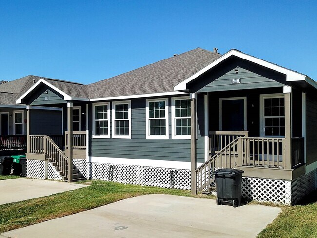 Foto del edificio - 5905 Woodview Dr