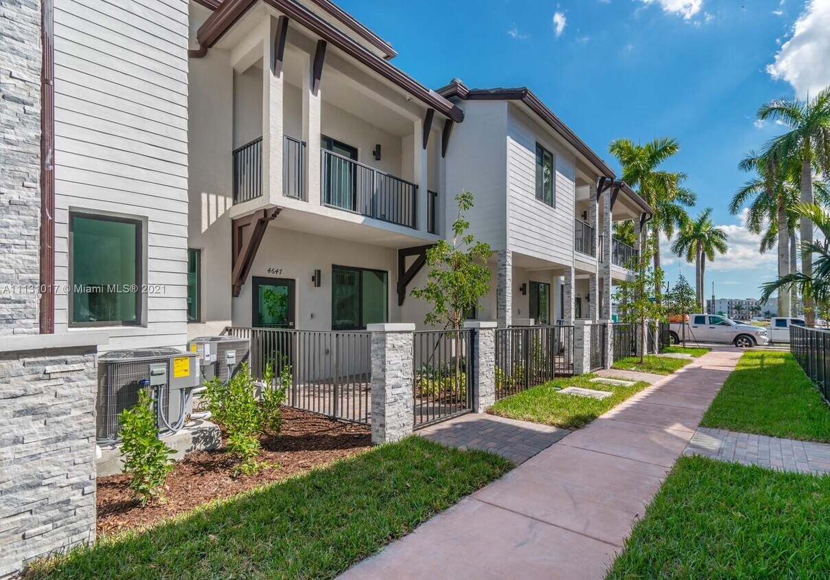 4647 NW 83rd Path, Doral, FL 33166 Townhome Rentals in Doral FL