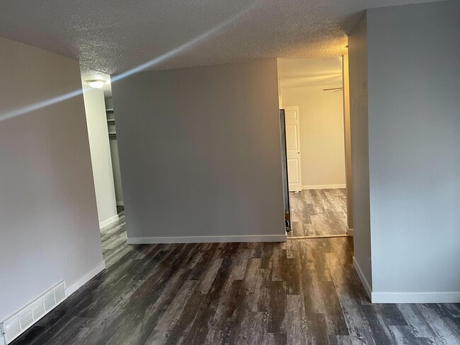 Building Photo - 76 Dryburgh Crescent