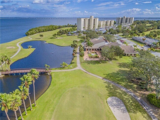 Foto del edificio - 2700 Cove Cay Dr