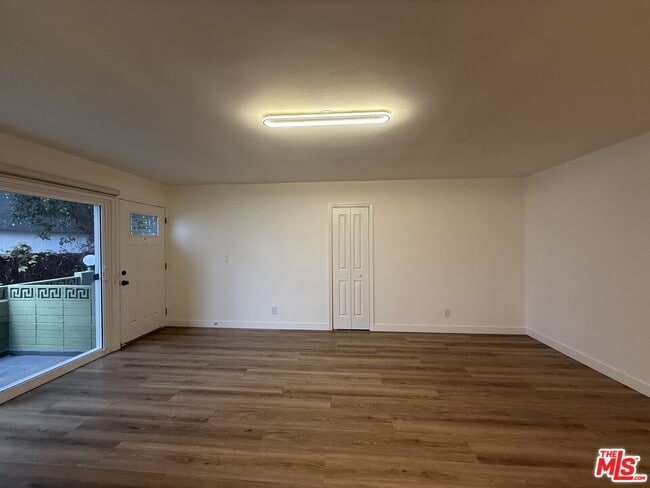 Building Photo - 314 S Clark Dr