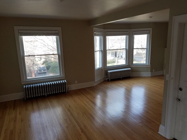 Building Photo - 3272 N Hackett Ave