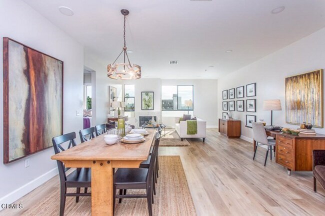 Building Photo - 6938 Laurel Canyon Blvd