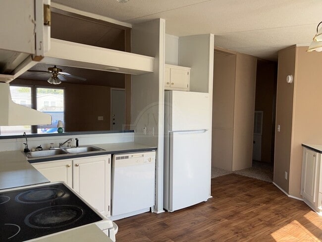 Building Photo - 3406 Valencia Dr