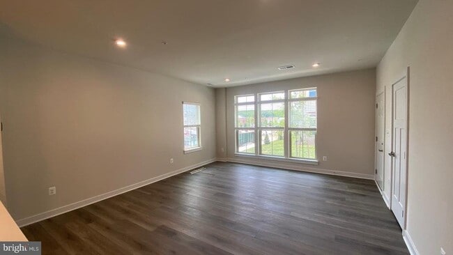 Building Photo - 2550 VERONA Pl