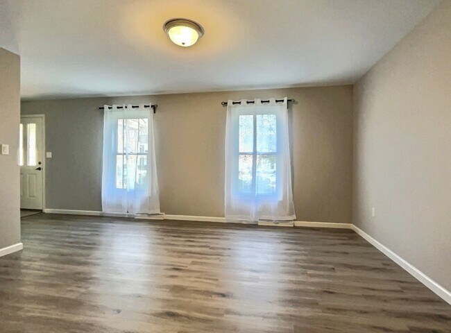 Foto del edificio - 46 White Oak Blvd