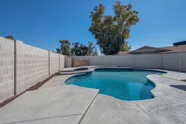 Foto del edificio - Super Nice Remodeled Home with Pool Close to ASU