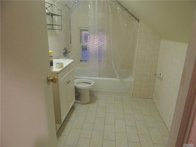 Foto del edificio - 215-46 39th Ave