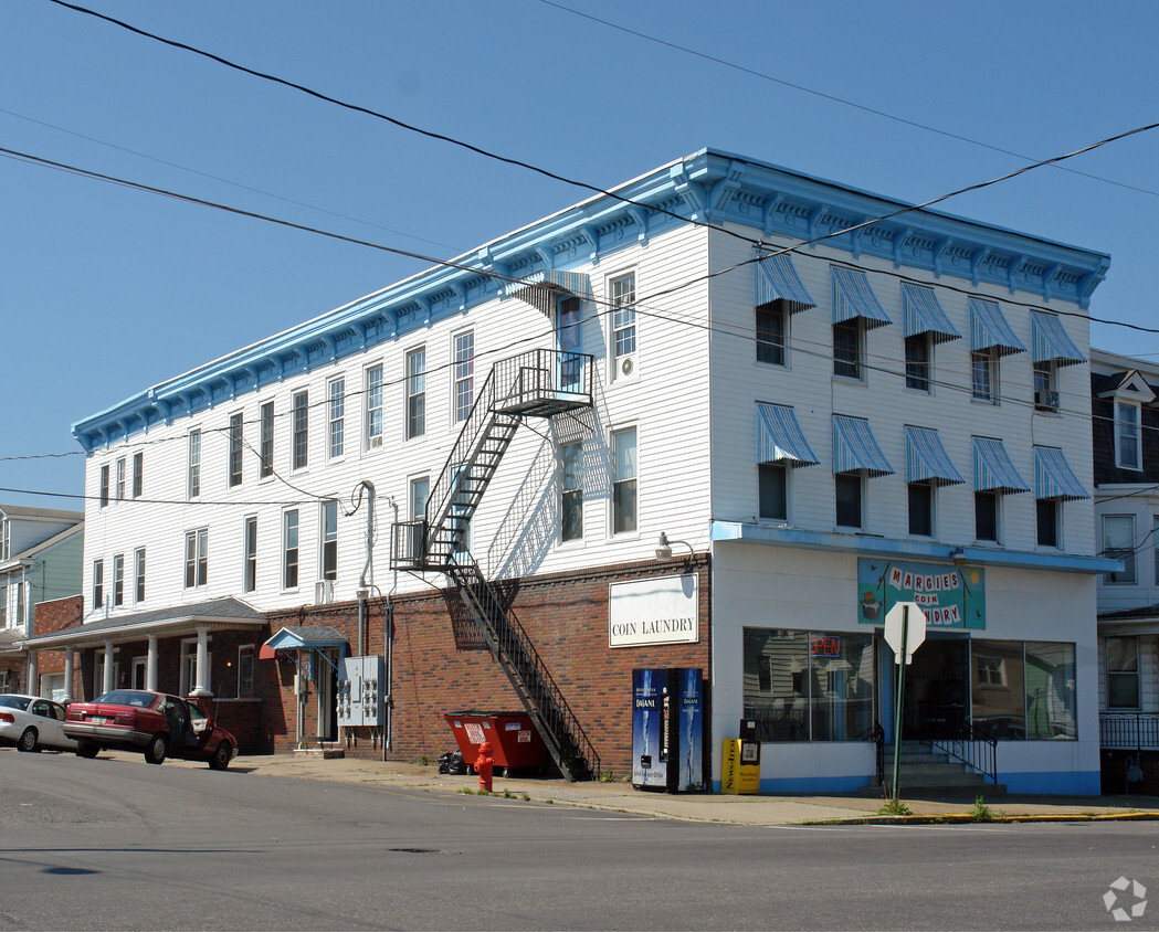 Primary Photo - Margie's Coin Laundry