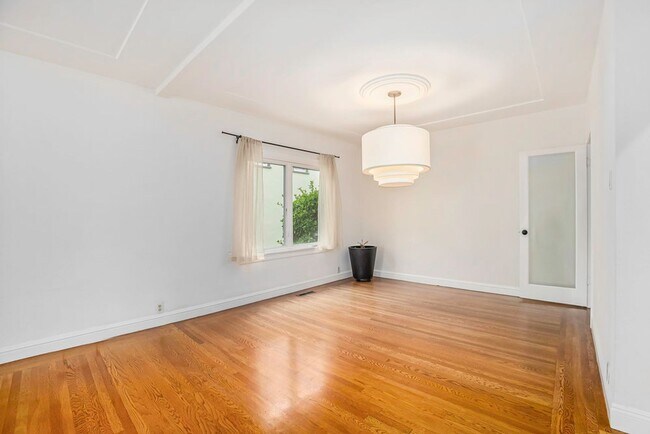 Building Photo - 919 Del Mar Ave