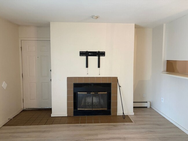 Building Photo - Two Bedroom Condo At Aspen Grove In North Boulder - Outdoor Pool & Year Round Hot Tub!