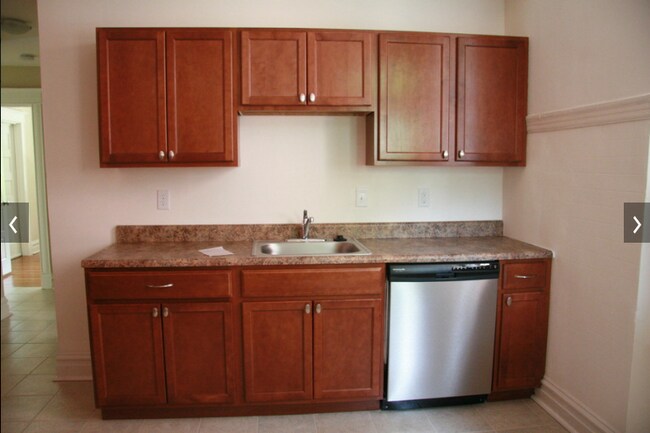 Foto del edificio - 6101 Waterman Blvd