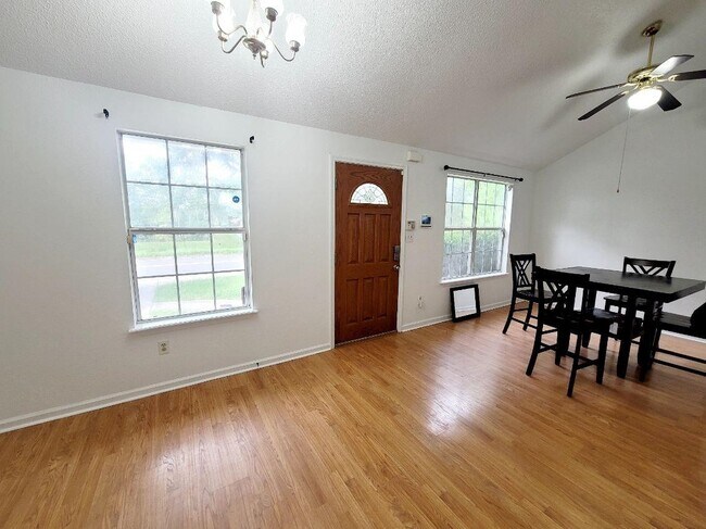 Building Photo - 1418 Glenda Dr