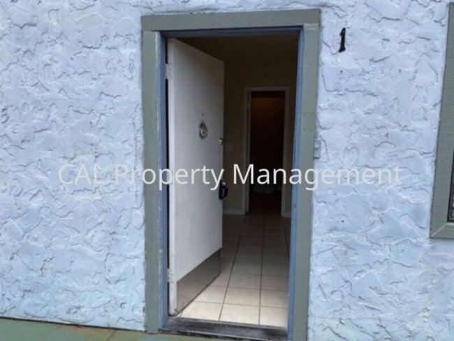 Foto del edificio - Two bedroom apartment in Seaside, CA
