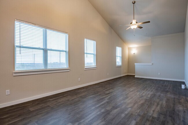 Foto del edificio - COMING SOON! GORGEOUS 2 BEDROOM 2 BATH FOU...