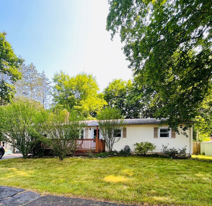 Primary Photo - 3 Bedroom/ 2 Bathroom Home in Portsmouth!
