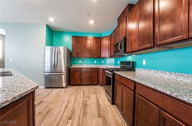 Building Photo - 2758 Estrada Heights St