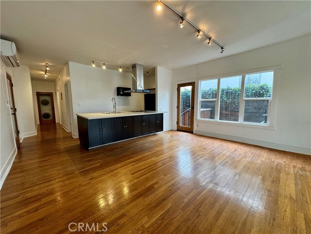 Building Photo - 1216 N Kenmore Ave