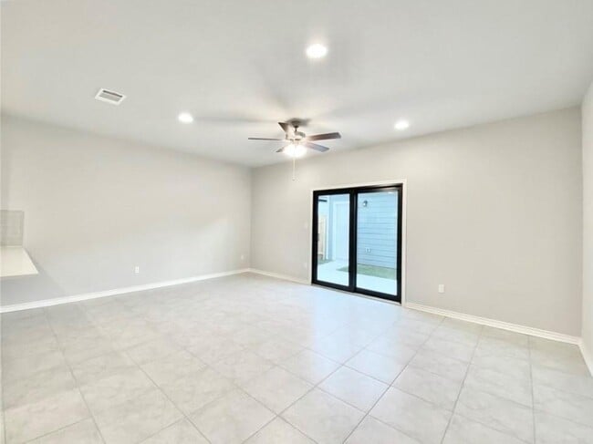 Building Photo - 1720 Fountain Bridge Dr