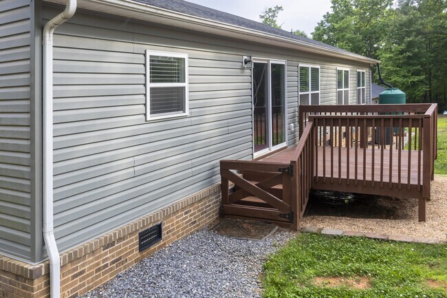 Building Photo - 3386 Lake Dr