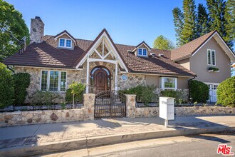 Building Photo - 17108 Oak View Dr