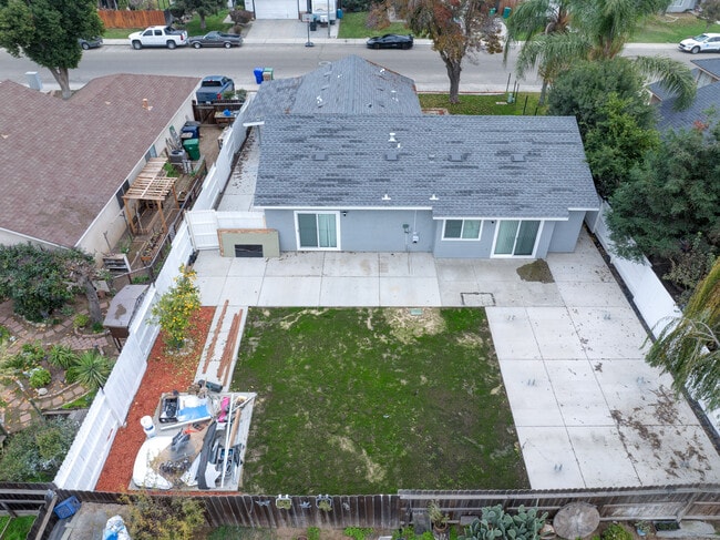 Building Photo - 9855 Douglas Ave