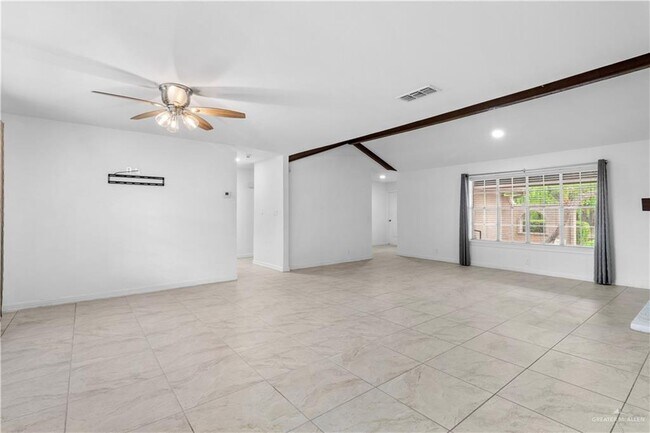 Building Photo - 1103 Ash Dr