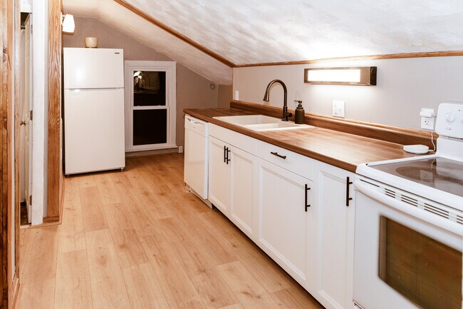 ¡Cocina completamente nueva! - 327 S Adams St