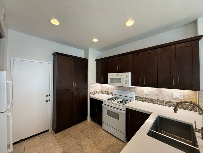 Foto del edificio - Spacious 3BR San Diego Home with Large Primary Suite, 2-Car Garage & Private Backyard!