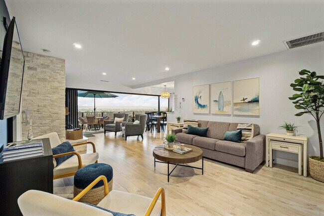 Foto del edificio - 2125-27 W California St
