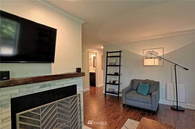 Building Photo - Fremont – Updated 2 Bedroom / 1 Bath Condo...