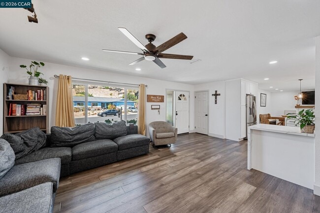 Building Photo - 1208 Roseann Dr