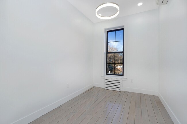 Building Photo - 214 Patchen Ave