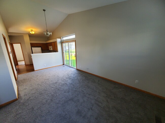 Building Photo - 13927 S Oakdale Cir