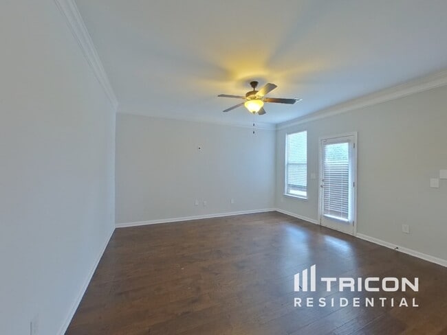 Building Photo - 101 Daisy Cir