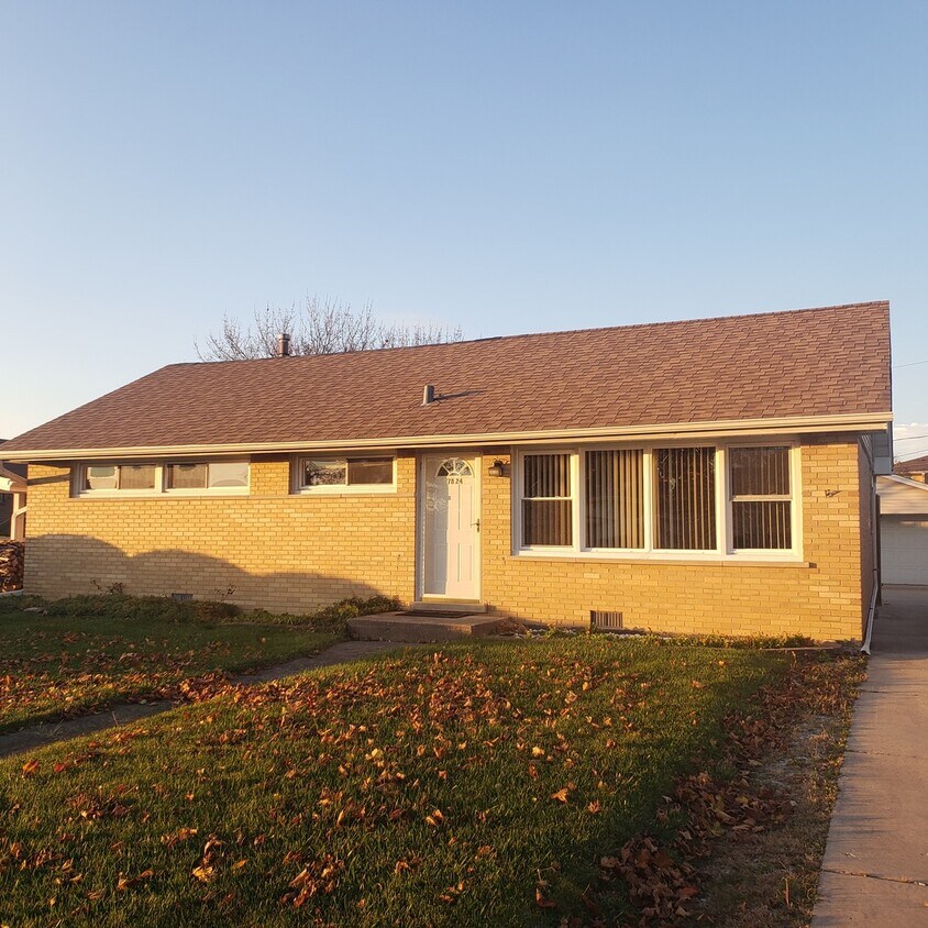 7824 W 80th St, Bridgeview, IL 60455 House Rental in Bridgeview, IL
