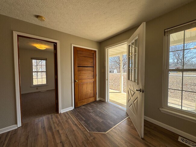 Foto del edificio - Quaint Three Bedroom Home with an Oversized Tub!