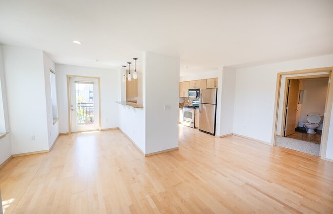 Photo - 424 N 85th St (Seattle, WA) Townhome