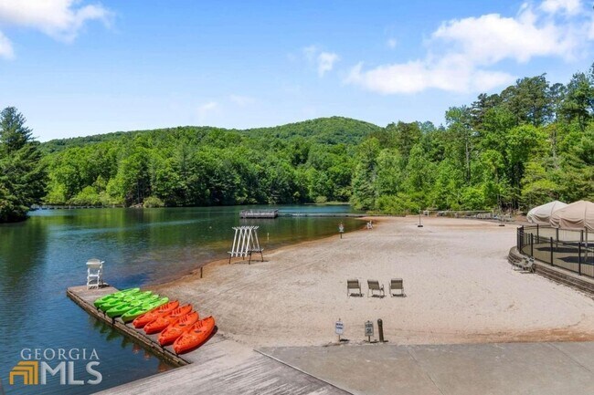 Building Photo - 804 Columbine Dr