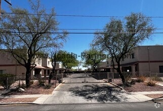 Building Photo - 4234 E Monte Vista Dr