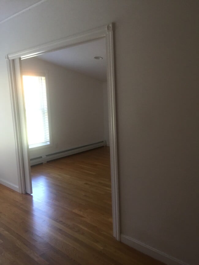 fully furnished queen bedroom - 175 Dillingham Hill Rd