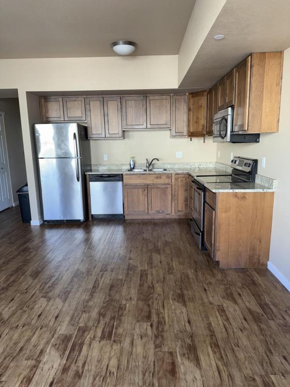 Building Photo - 140 E 1st St