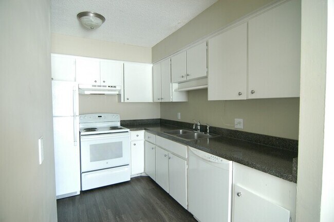 Foto del edificio - 2 Bedroom / 1.5 Bathroom Townhome in Madison Available Now!