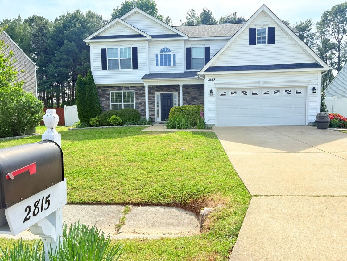 Primary Photo - Large Spacious Home With Fully Fenced In Y...