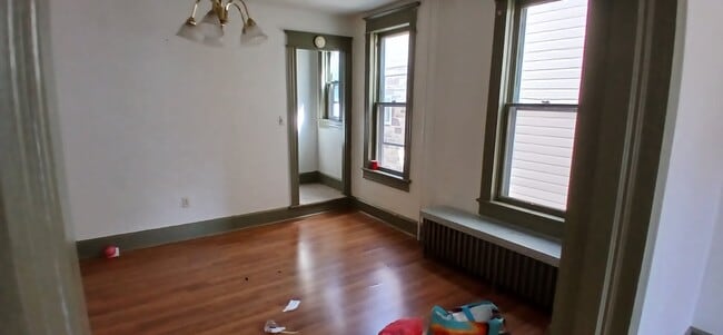 Building Photo - 650 Linden Ave