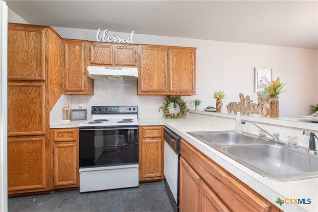 Building Photo - 402 Deloris Dr