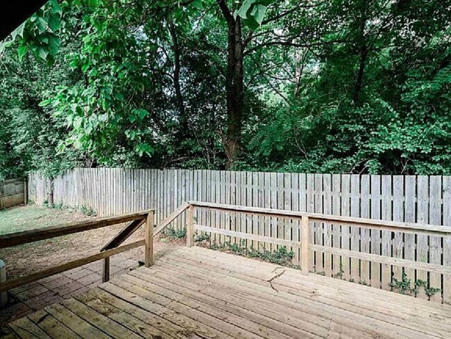 Building Photo - First month's rent FREE!  Three Bedroom Two Bathroom Home