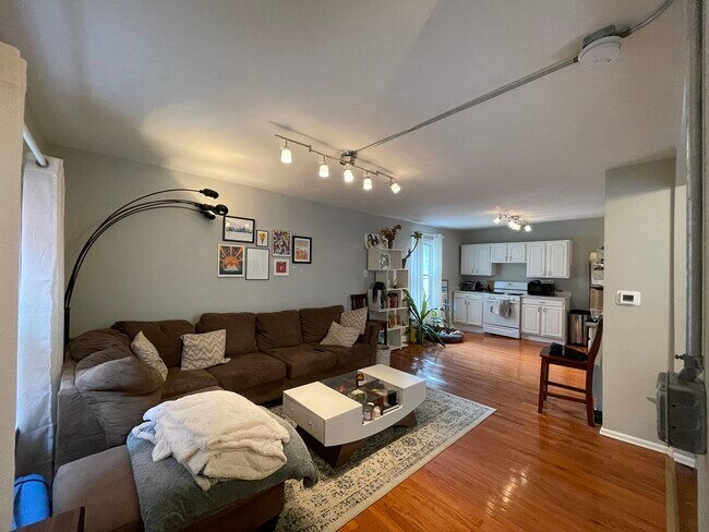 Foto del edificio - 1256 N Bosworth Ave