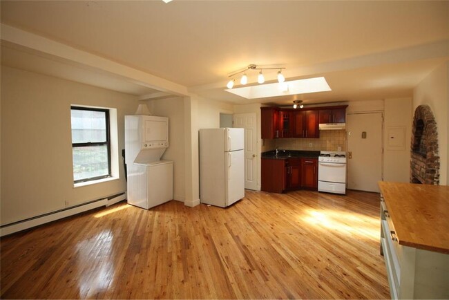 Building Photo - 101 West 25th Street