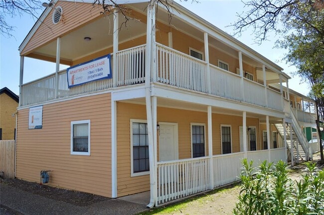 Building Photo - 621 W 37th St